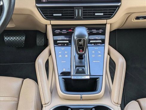 Used 2020 Porsche Cayenne image 12