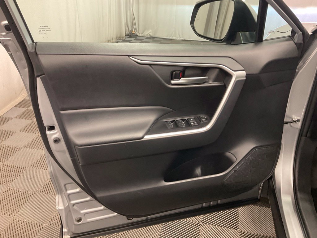 Used 2025 Toyota RAV4 XLE AWD/4WD image 23