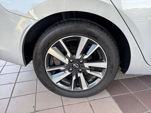 Used 2025 Nissan Versa SV FWD image 28