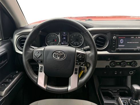 Used 2018 Toyota Tacoma TRD Off-Road image 11