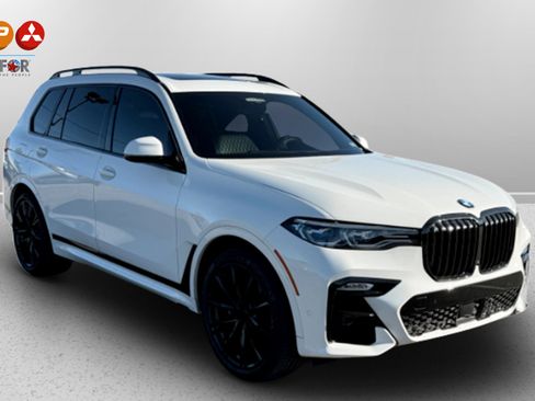 Used 2022 BMW X7 M50i image 7