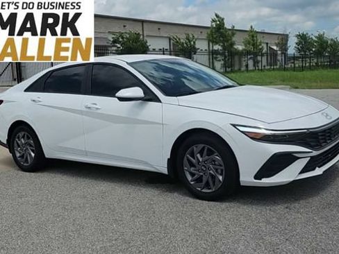 Used 2025 Hyundai Elantra Hybrid FWD image 2