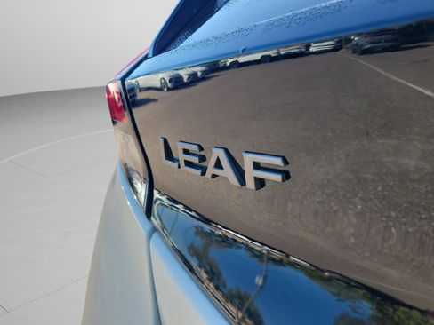 Used 2023 Nissan Leaf S image 7