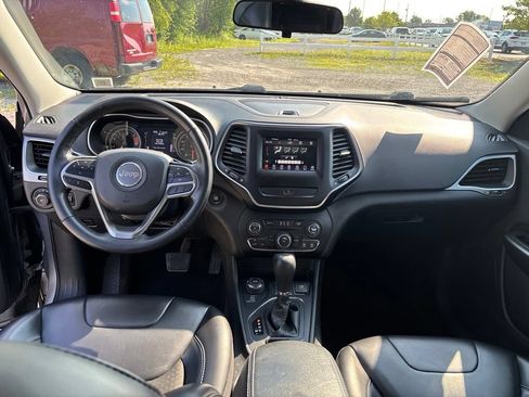 Used 2019 Jeep Cherokee Latitude Plus w/ Cold Weather Group AWD/4WD image 21