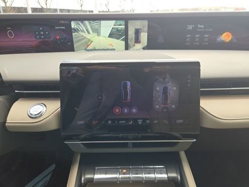 Used 2024 Lincoln Nautilus Reserve image 37