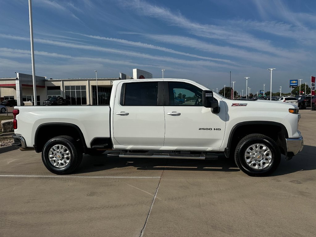 Used 2024 Chevrolet Silverado 2500 LT AWD/4WD image 2