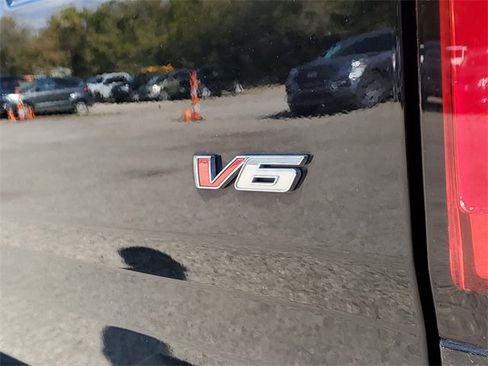 Used 2022 Chevrolet Colorado Z71 w/ Z71 Midnight Edition image 7