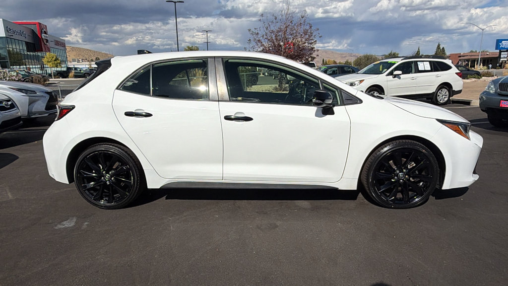 Used 2021 Toyota Corolla SE FWD image 2