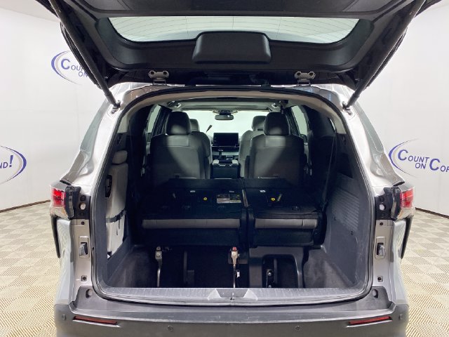 Used 2025 Toyota Sienna XLE FWD image 6