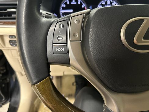 Used 2015 Lexus ES 350 w/ Luxury Package image 19