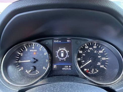 Used 2018 Nissan Rogue SV w/ Premium Package FWD image 17