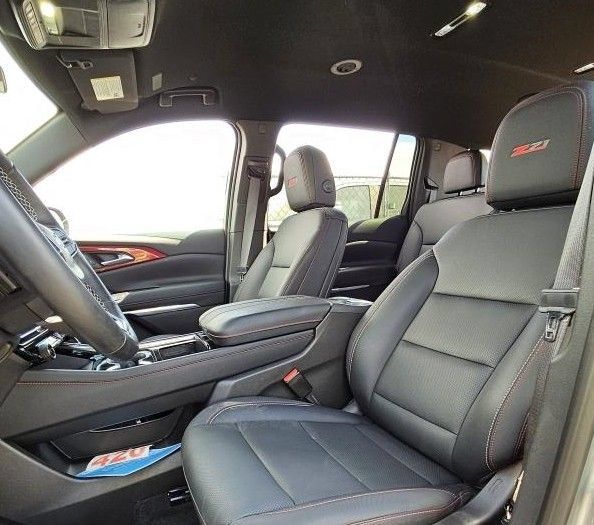 Used 2025 Chevrolet Traverse Z71 AWD/4WD image 7