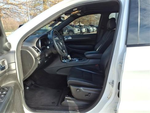 Used 2019 Jeep Grand Cherokee Altitude image 4