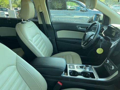 Used 2022 Ford Edge SEL w/ Convenience Package image 4