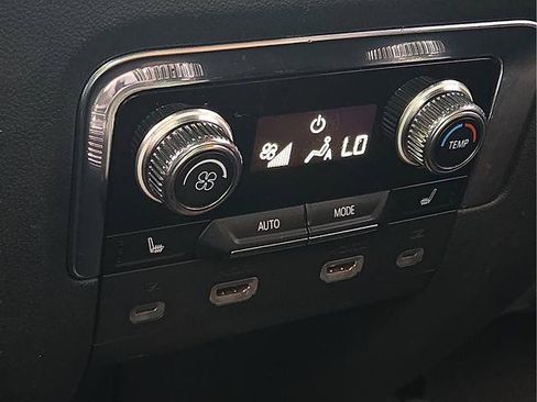 Used 2023 GMC Yukon Denali Ultimate w/ LPO, Floor Liner Package AWD/4WD image 11