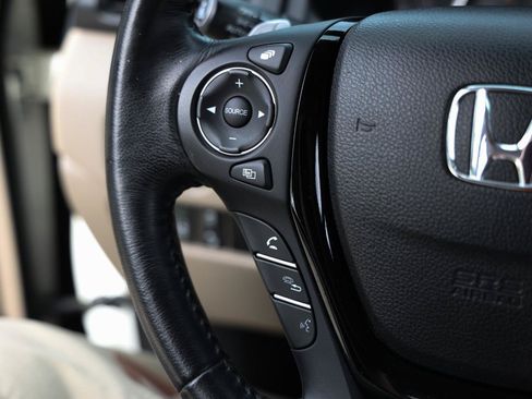 Used 2016 Honda Pilot Touring image 29