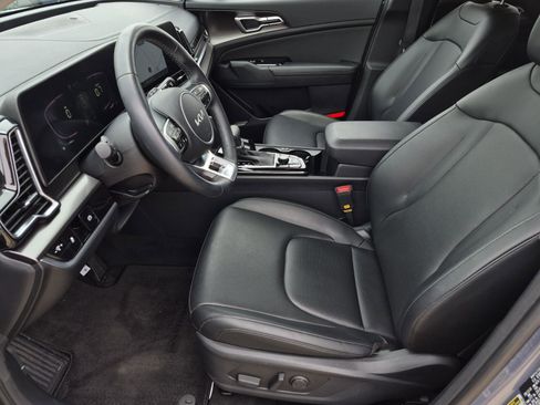 Used 2025 Kia Sportage EX FWD image 11