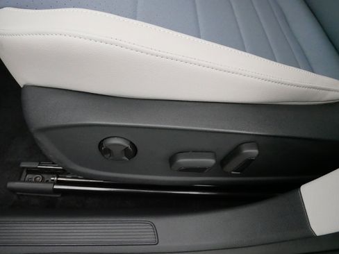 Certified 2025 Volkswagen Jetta SE image 20