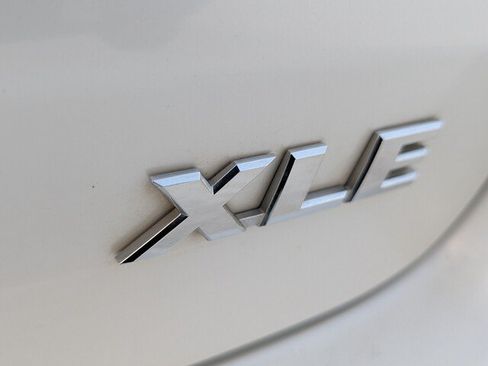 Used 2019 Toyota Highlander XLE FWD image 33