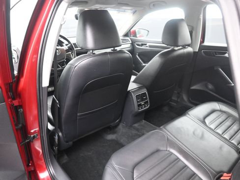 Used 2017 Volkswagen Passat 1.8T SEL Premium FWD image 13
