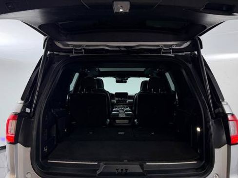 Used 2018 Lincoln Navigator Reserve AWD/4WD image 18
