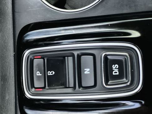 Used 2023 Honda Pilot Touring image 16