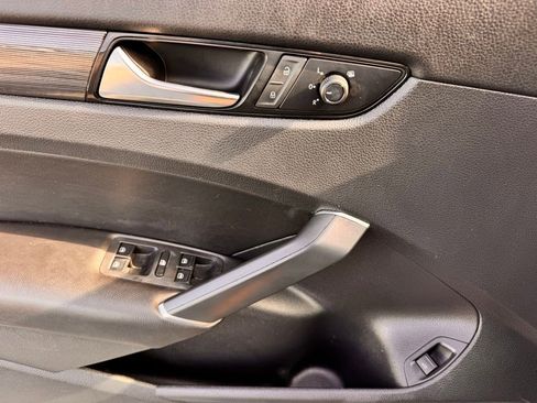 Used 2020 Volkswagen Passat 2.0T R-Line image 15