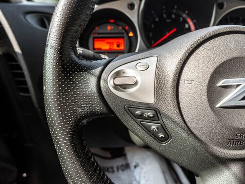 Used 2017 Nissan 370Z Touring Sport RWD image 19