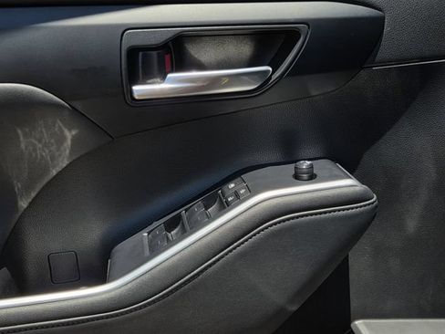 Used 2023 Toyota Highlander XLE FWD image 17