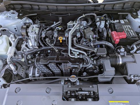 Used 2024 Nissan Altima 2.5 SV FWD image 30