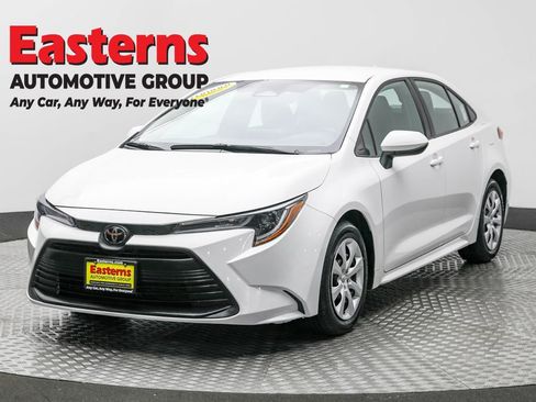 Used 2024 Toyota Corolla LE FWD image 1