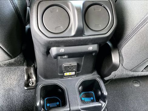Used 2019 Jeep Wrangler Unlimited Sahara w/ Safety Group AWD/4WD image 10