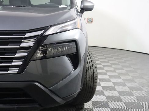 Used 2025 Nissan Rogue SV image 18