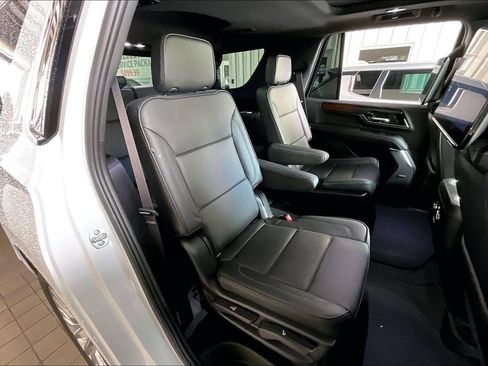 Used 2026 GMC Yukon Denali w/ Denali Reserve Package AWD/4WD image 16