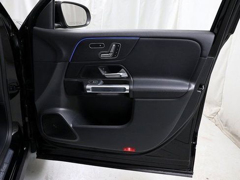 Certified 2026 Mercedes-Benz GLB 250 4MATIC image 32