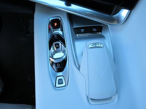 Used 2021 Chevrolet Corvette w/ 2LT RWD image 19