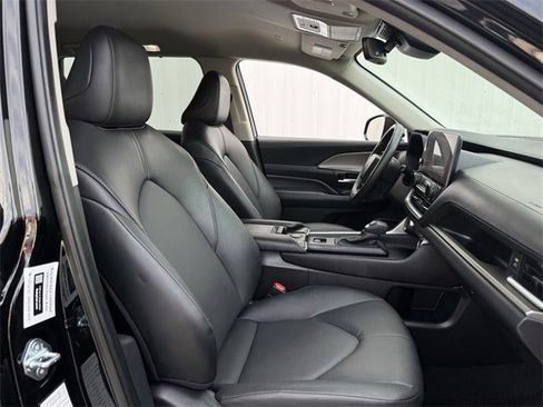 Used 2025 Toyota Grand Highlander AWD image 28