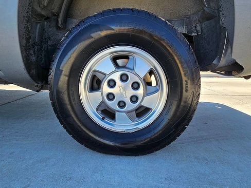 Used 2002 Chevrolet Avalanche 2WD w/ Convenience Pkg image 32