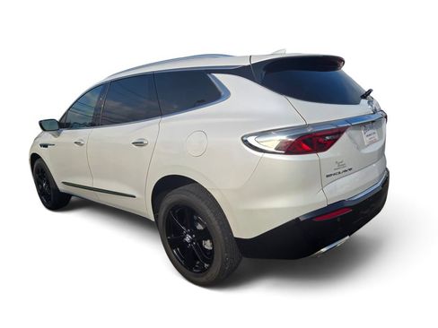 Used 2023 Buick Enclave Essence w/ Sport Touring Edition FWD image 3