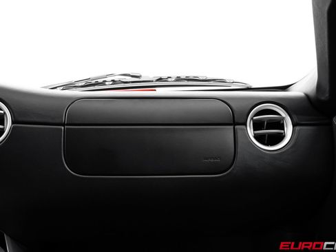 Used 2005 Ford GT RWD image 36