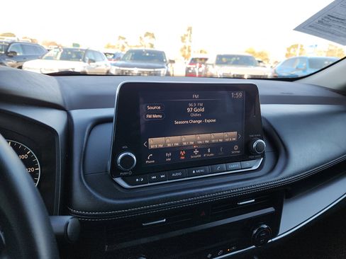 Used 2023 Nissan Rogue SV image 19