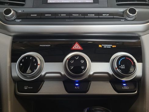Used 2019 Hyundai Elantra SE FWD image 20