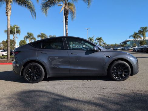 Used 2023 Tesla Model Y Long Range image 11