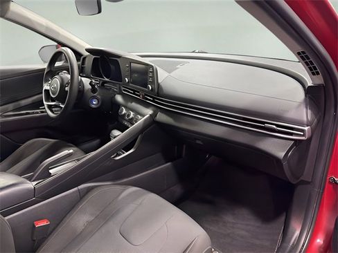 Used 2023 Hyundai Elantra SE image 13