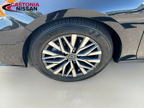 Certified 2025 Nissan Altima 2.5 SV FWD image 32
