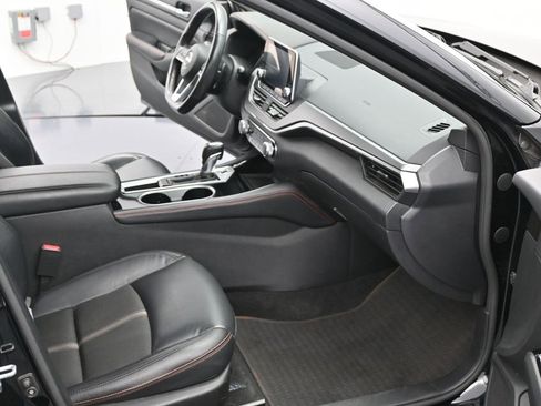 Used 2024 Nissan Altima 2.5 SR image 7