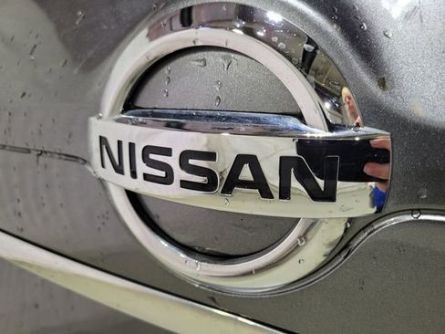 Used 2017 Nissan Rogue SV image 54