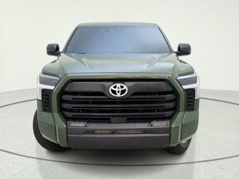 Used 2022 Toyota Tundra SR5 w/ SR5 Convenience Package AWD/4WD image 3