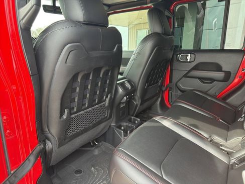 Used 2022 Jeep Gladiator Rubicon w/ Cold Weather Group image 16