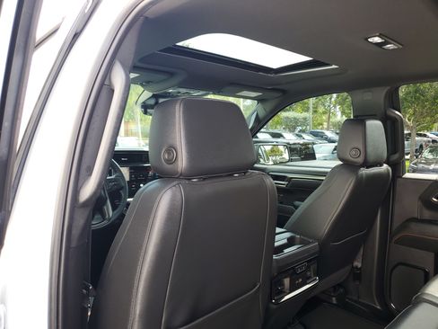 Used 2025 GMC Sierra 1500 AT4 w/ AT4 Premium Package AWD/4WD image 13